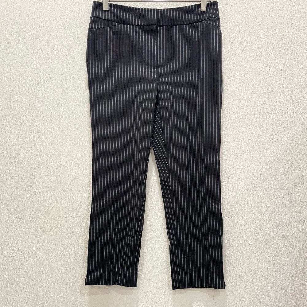 Pre-loved! CHICO’S Black Pinstripe Crop Dress Pants!